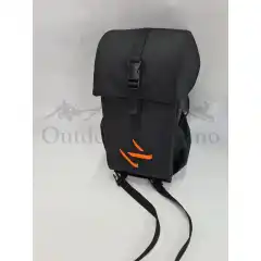 <p>Enkel, robust og kraftig fenderbag.<br />
Praktisk oppbevaring for kikkert, mobiltelefon og mat. To stykk lommer for drikkeflaske p&aring; hver side.<br />
Fender bag er kompatibel med de fleste modeller </p>
