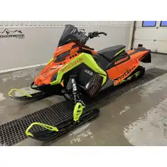 <p><span style="font-size:14px;"><span style="line-height:107%"><span style="font-family:Aptos,sans-serif"><span style="font-family:"Segoe UI Symbol",sans-serif">&diams; Ny og Kun 1stk<br />
&diams; 5&aring;rs fabrikkgaranti</span><br />
<span style="font-family:"Segoe UI Symbol",sans-serif">&diams; </span>Crossover Scooter nr 1<br />
<span style="font-family:"Segoe UI Symbol",sans-serif">&diams;</span> 7S-skjerm med Ride Command<br />
<span style="font-family:"Segoe UI Symbol",sans-serif">&diams;</span> Full LED belysning.<br />
<span style="font-family:"Segoe UI Symbol",sans-serif">&diams;</span> Vekt 216 kg<br />
<span style="font-family:"Segoe UI Symbol",sans-serif">&diams;</span> 2 Takt p&aring; 850 ccm med Turbo<br />
<span style="font-family:"Segoe UI Symbol",sans-serif">&diams;</span> Bensintank 41,6 Liter<br />
<span style="font-family:"Segoe UI Symbol",sans-serif">&diams;</span> Variator/gir P-85 / TEAM LWT<br />
<span style="font-family:"Segoe UI Symbol",sans-serif">&diams;</span> Drivbelte B/L/Kamh&oslash;yde, 38 x 368</span></span><br />
<span style="line-height:107%"><span style="font-family:Aptos,sans-serif"><span style="font-family:"Segoe UI Symbol",sans-serif">&diams; Ekstrautstyr: 2 Seter</span></span></span></span></p>
