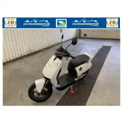 <p><span style="color:#000000;"><span style="font-size:10px;"><span style="font-family:Verdana,Geneva,sans-serif;">Kun 1 Ny igjen i utstilling av denne.Med forbehold om solgt.<br />
Mva fritt salg kr: 24.900,- (web overtyrer oss p&aring; mva feltet)<br />
Info: CUX hvit<br />
F&oslash;rerkort: Moped<br />
Klasse: Moped<br />
Type: Scooter<br />
Elektrisk<br />
Seteh&oslash;yde cm: 72<br />
Effekt 1600watt<br />
Vekt kg: 78<br />
Rekkevidde est 65km</span></span></span></p>
<br />
 