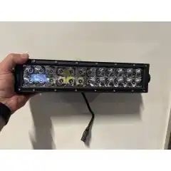 Strands Led bar p&aring; 12" og 6480lumen med meget godt lys 72W<br />
Utstillingslampe til redusert pris. Ikke brukt.