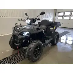 <span style="color:#000000;"><span style="font-size:14px;">F&aring; utf&oslash;rt mer jobb og opplev mer fritidskj&oslash;ring med den best tilpassede atv med 1 eller 2-seters l&oslash;sning.</span></span><br />
Polaris Sportsman X2 570 EPS LE 2025mod<br />
<span style="color:#000000;"><span style="font-size:14px;">&diams; Allsidig 1 og 2-seters l&oslash;sning.<br />
&diams; Verdens beste AWD. <br />
&diams; Elektronisk servostyring. <br />
&diams; Motorbrems p&aring; alle fire hjulene (ADC). <br />
&diams; Lastekasse med 180 kg lasteevne og tipp-funskjon. <br />
&diams; Turf (1-hjulstrekk).</span></span>