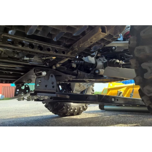 Rammy montert på atv sett under